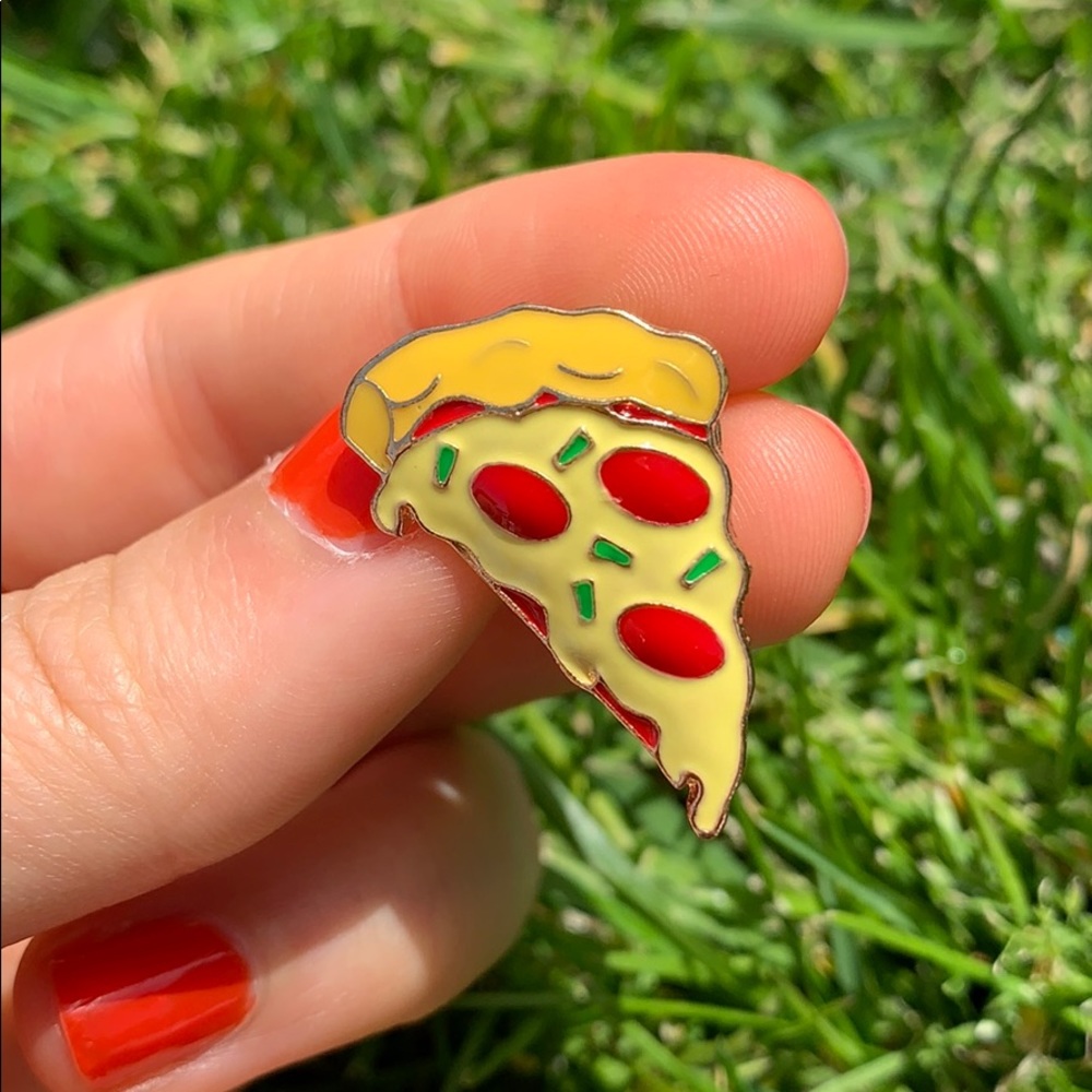 Pizza pin brooch